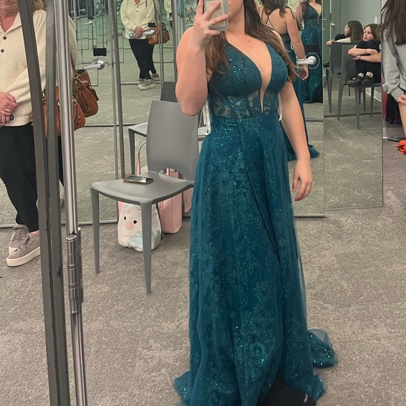 David's Bridal Dresses & Skirts - ⭐️STUNNING PROM DRESS⭐️